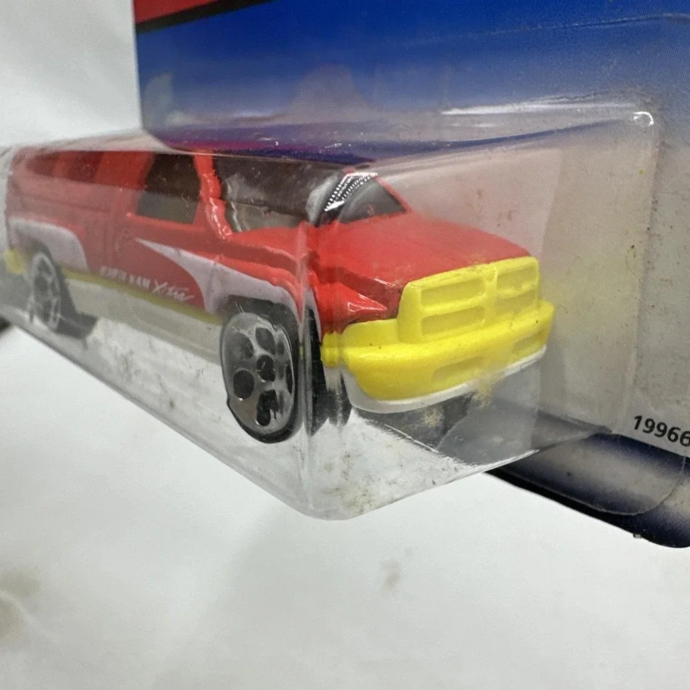 Hot Wheels Collector #797 DODGE‎ Ram 1500 Red/White w/Chrome 1998